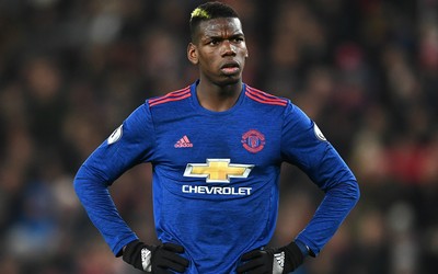 爱游戏焦点-C罗庆祝时指天致敬