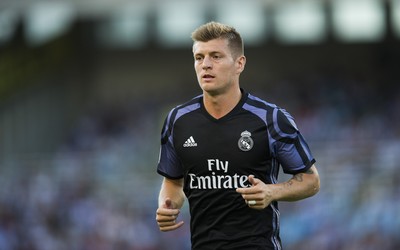 爱游戏精华-他主罚点球沉稳命中